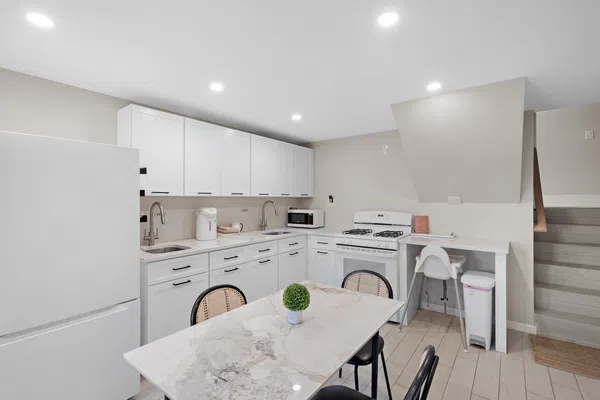 beautiful walk in one bedroom apartment