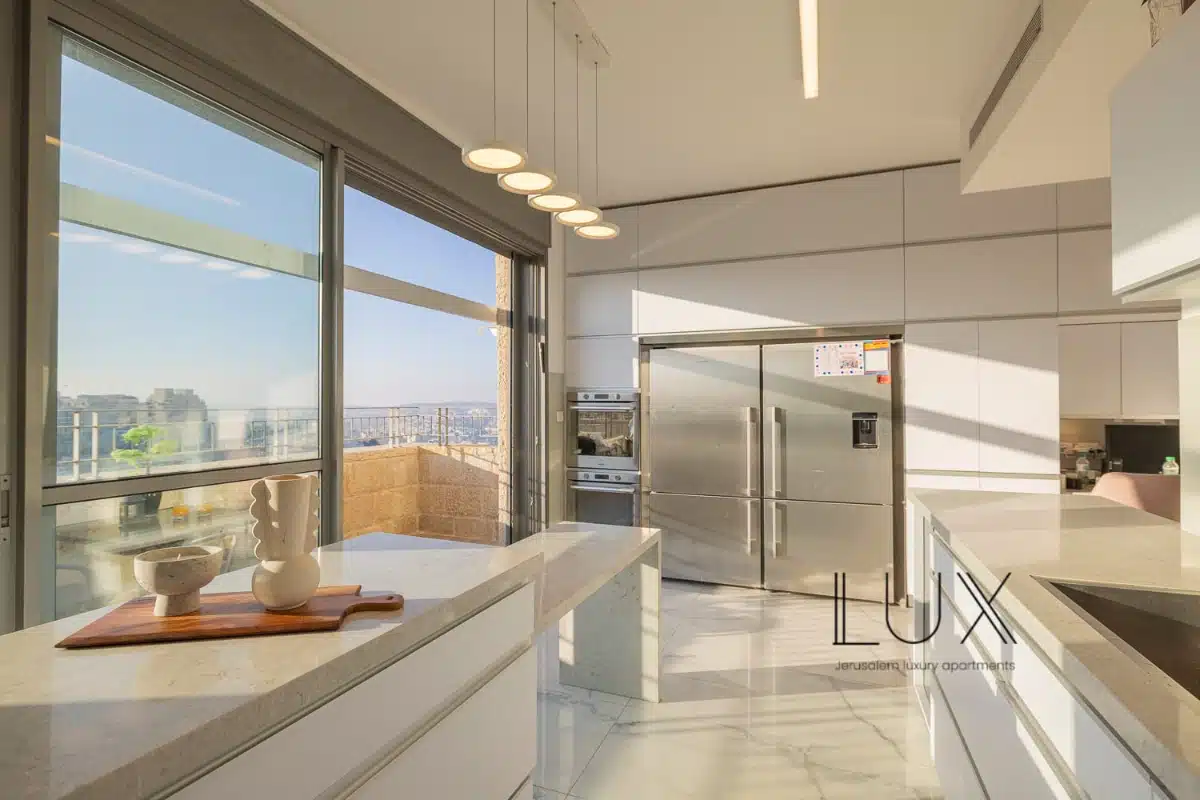Luxury 3 Bedroom Apartment in schneller