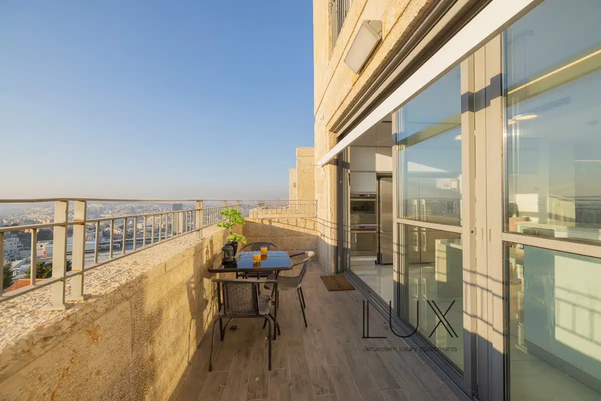 Luxury 3 Bedroom Apartment in schneller