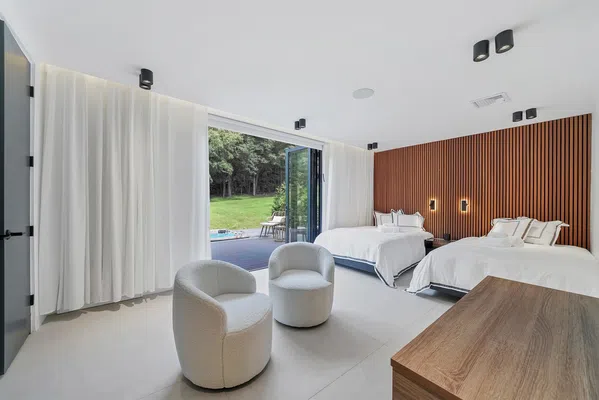 The Oasis Mansion