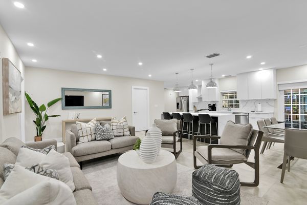 VILLA BOCA: 4BD/3 BA HEATED POOL CORNER LOT