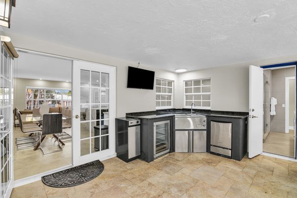 VILLA BOCA: 4BD/3 BA HEATED POOL CORNER LOT