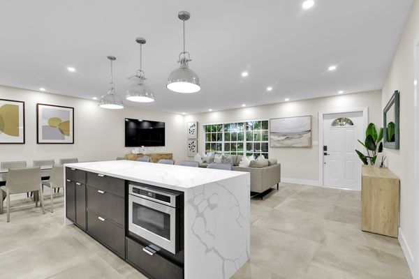 VILLA BOCA: 4BD/3 BA HEATED POOL CORNER LOT