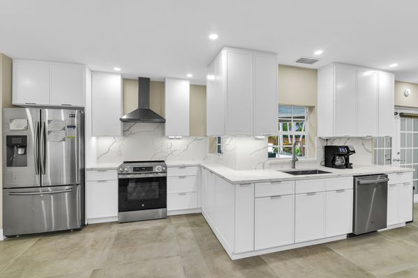 VILLA BOCA: 4BD/3 BA HEATED POOL CORNER LOT