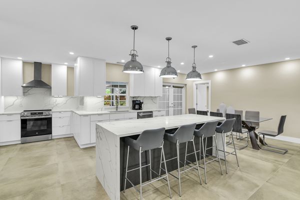 VILLA BOCA: 4BD/3 BA HEATED POOL CORNER LOT