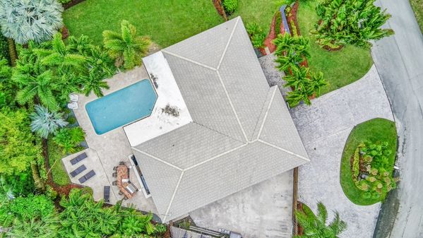 VILLA BOCA: 4BD/3 BA HEATED POOL CORNER LOT