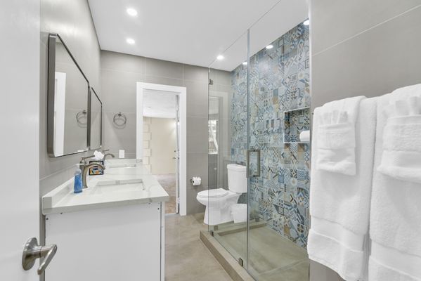 VILLA BOCA: 4BD/3 BA HEATED POOL CORNER LOT