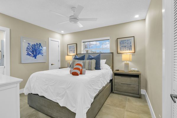 VILLA BOCA: 4BD/3 BA HEATED POOL CORNER LOT