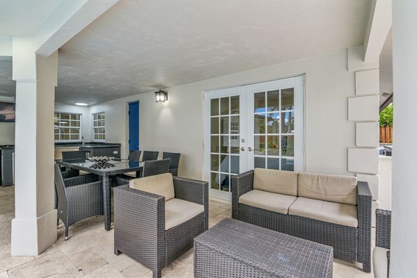 VILLA BOCA: 4BD/3 BA HEATED POOL CORNER LOT