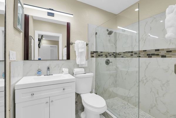 VILLA BOCA: 4BD/3 BA HEATED POOL CORNER LOT