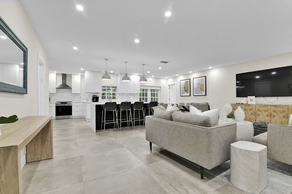VILLA BOCA: 4BD/3 BA HEATED POOL CORNER LOT