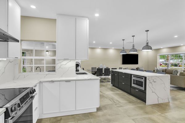 VILLA BOCA: 4BD/3 BA HEATED POOL CORNER LOT