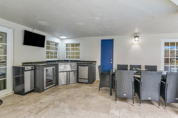 VILLA BOCA: 4BD/3 BA HEATED POOL CORNER LOT