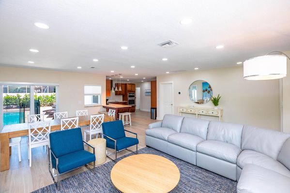VILLA SERENITY: BEAUTIFUL RENOVATED 4BDRM/HEATED POOL 