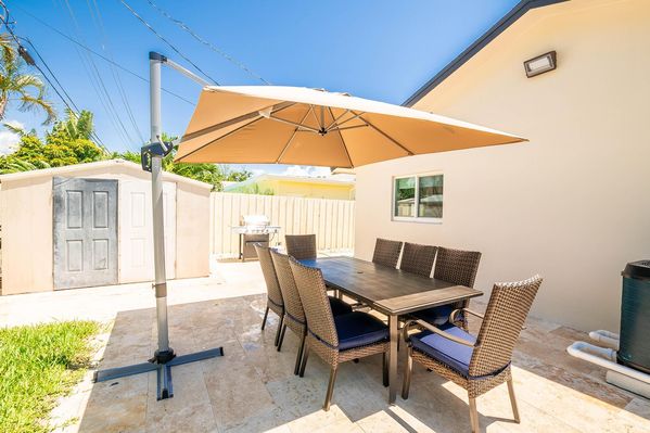 VILLA SERENITY: BEAUTIFUL RENOVATED 4BDRM/HEATED POOL 
