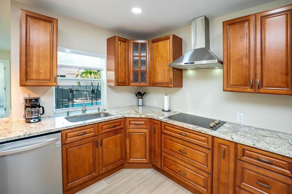 VILLA SERENITY: BEAUTIFUL RENOVATED 4BDRM/HEATED POOL 