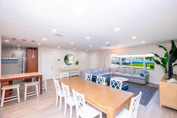 VILLA SERENITY: BEAUTIFUL RENOVATED 4BDRM/HEATED POOL 