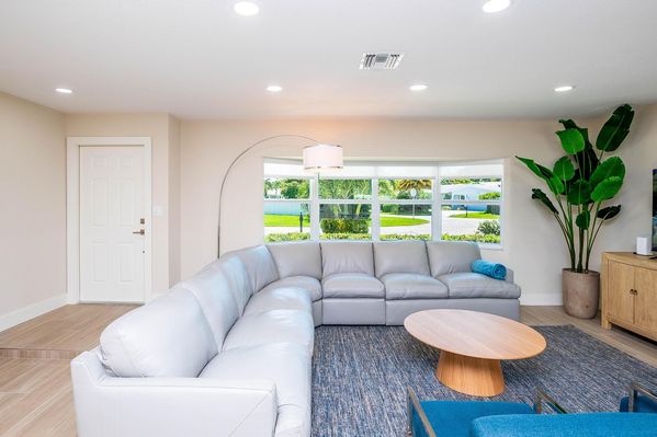 VILLA SERENITY: BEAUTIFUL RENOVATED 4BDRM/HEATED POOL 