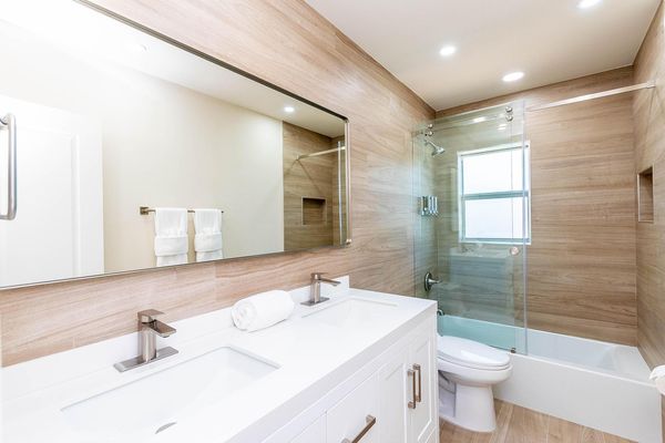 VILLA SERENITY: BEAUTIFUL RENOVATED 4BDRM/HEATED POOL 