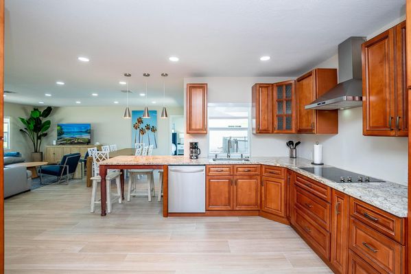 VILLA SERENITY: BEAUTIFUL RENOVATED 4BDRM/HEATED POOL 
