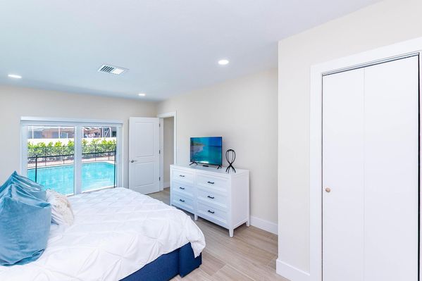 VILLA SERENITY: BEAUTIFUL RENOVATED 4BDRM/HEATED POOL 