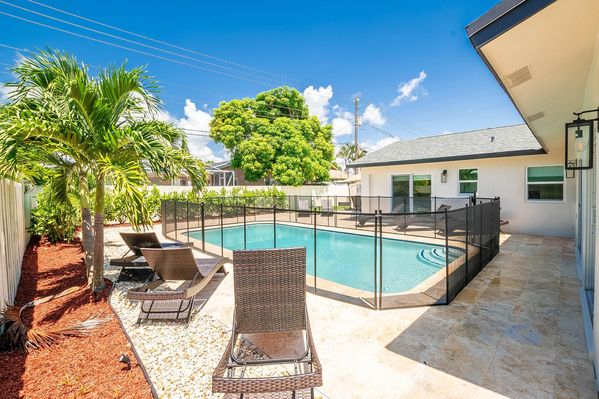 VILLA SERENITY: BEAUTIFUL RENOVATED 4BDRM/HEATED POOL 