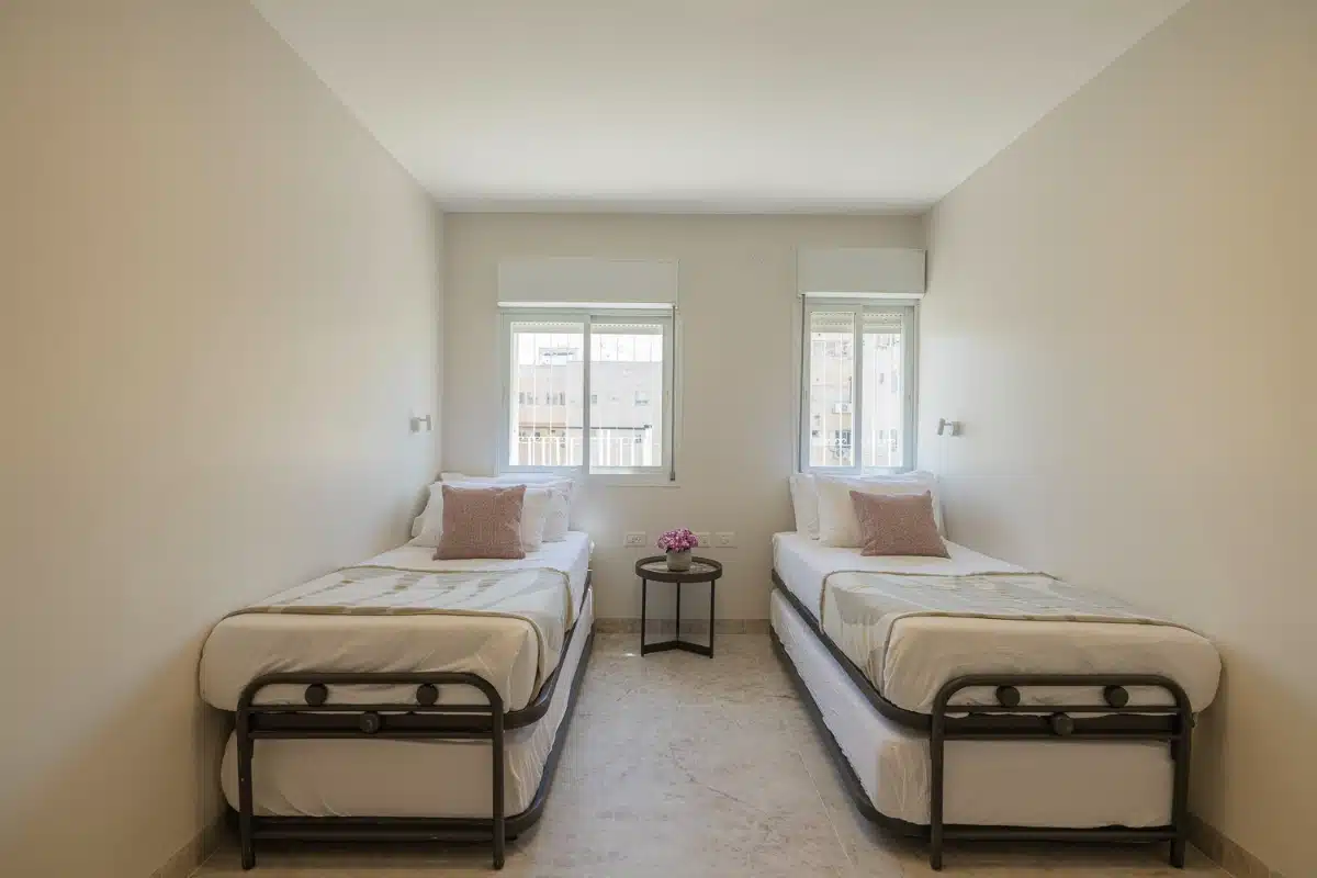 Minchat Yitchak 3 Bedroom