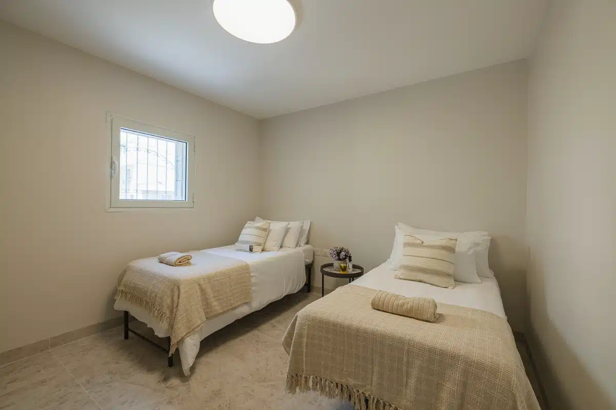 Minchat Yitchak 3 Bedroom