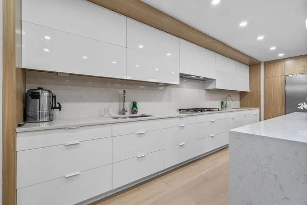 beautiful home  Next door to year round Shul