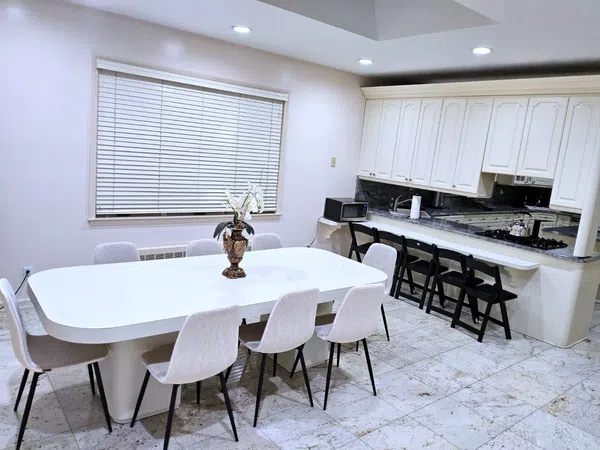 Elegant 9+ bed, mansion, kosher, Shabbos-friendly