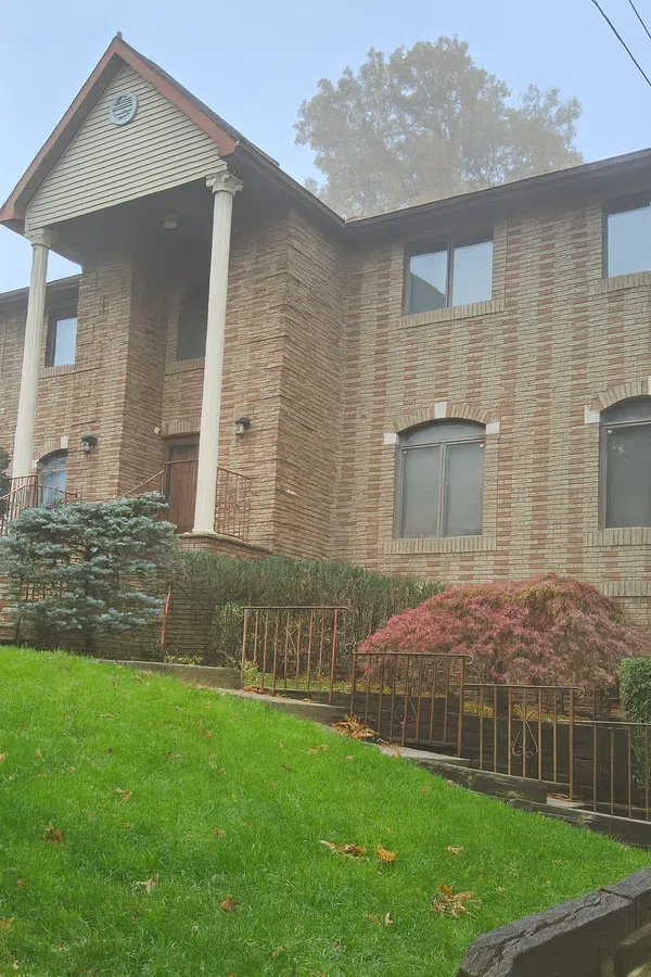 Elegant 9+ bed, mansion, kosher, Shabbos-friendly