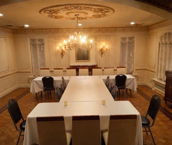 Elegant 9+ bed, mansion, kosher, Shabbos-friendly
