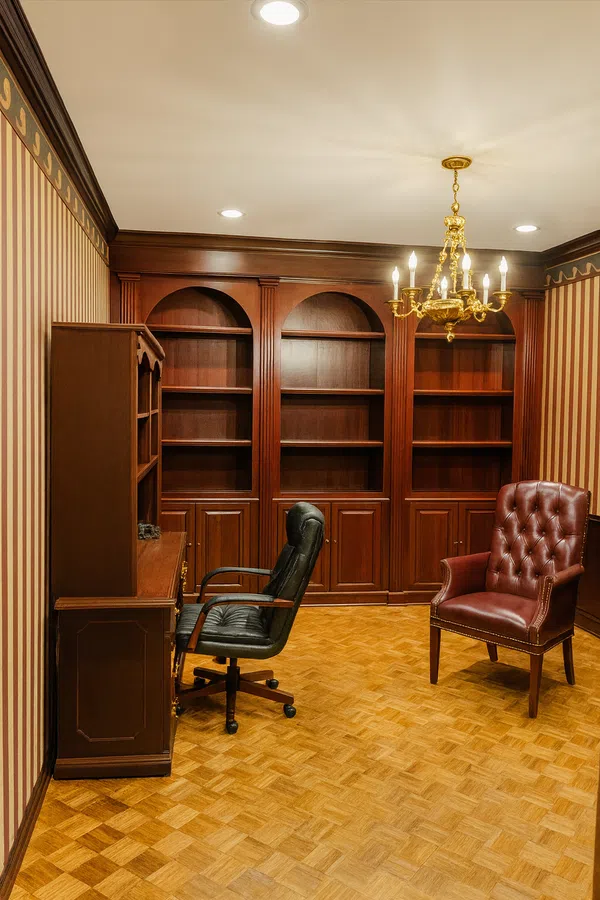Elegant 9+ bed, mansion, kosher, Shabbos-friendly