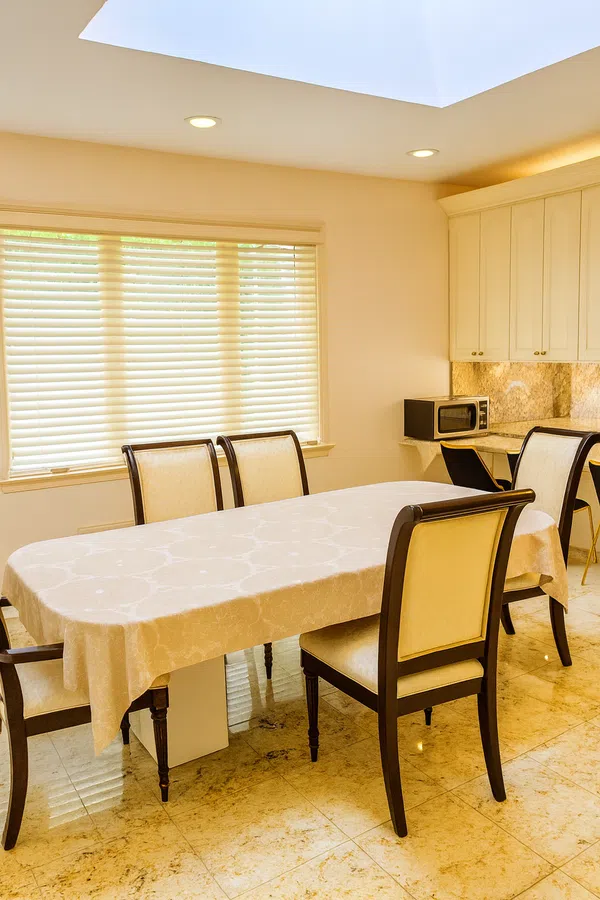 Elegant 9+ bed, mansion, kosher, Shabbos-friendly