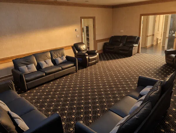 Elegant 9+ bed, mansion, kosher, Shabbos-friendly