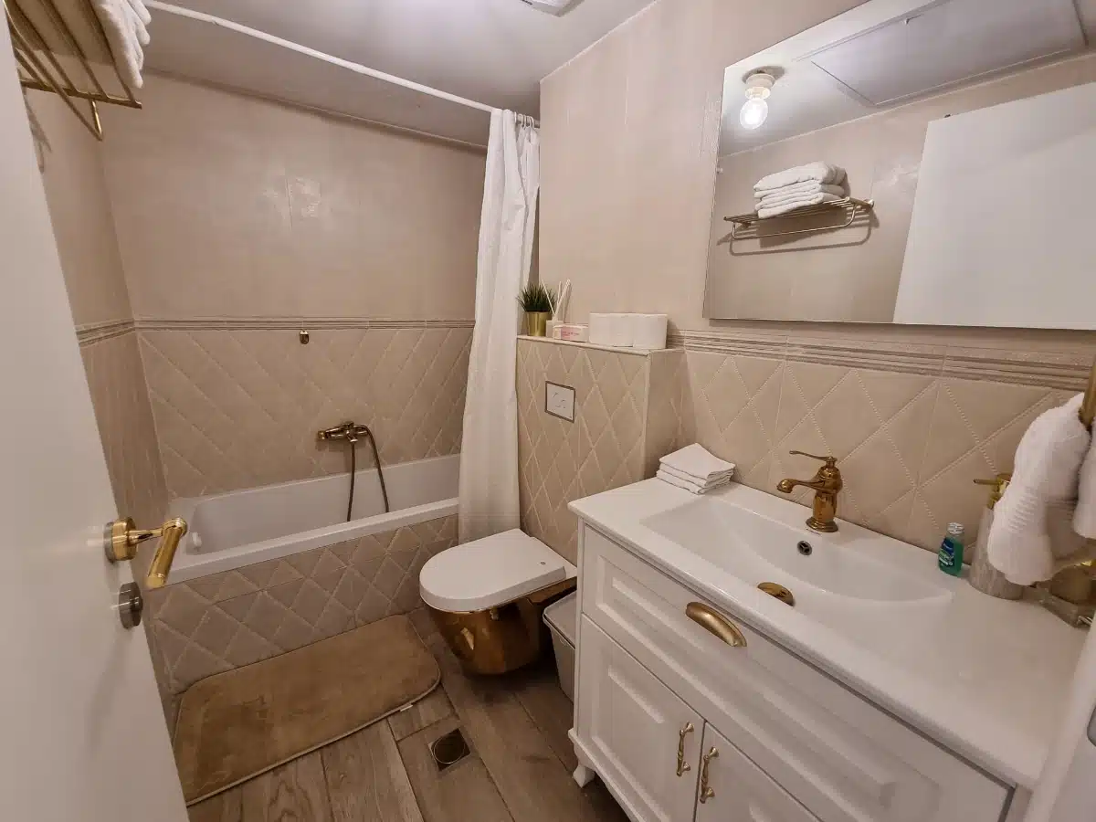 nice 4 bedroom apartment