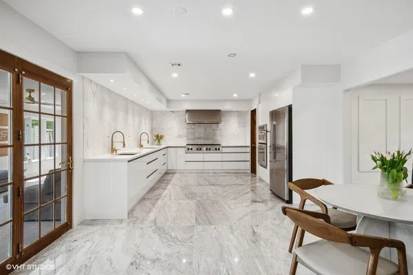 LXURE: The Windsor Manor - Luxury Kosher Rental in Toms River