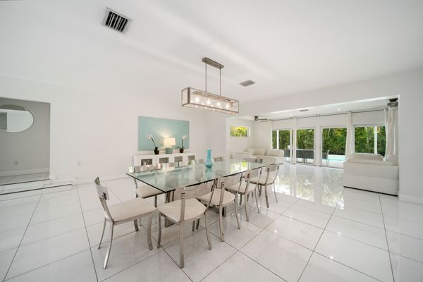 LXURE: The Tiffany Villa