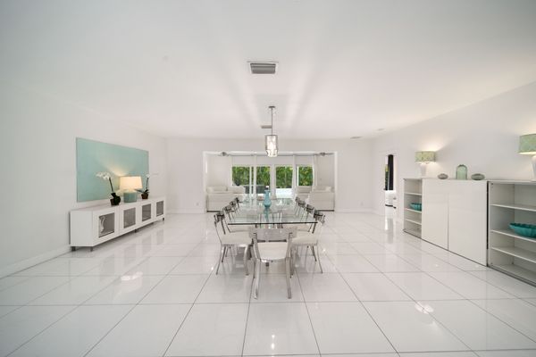 LXURE: The Tiffany Villa
