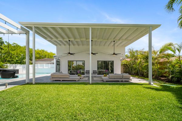 LXURE: The Marina Villa - on a private lake
