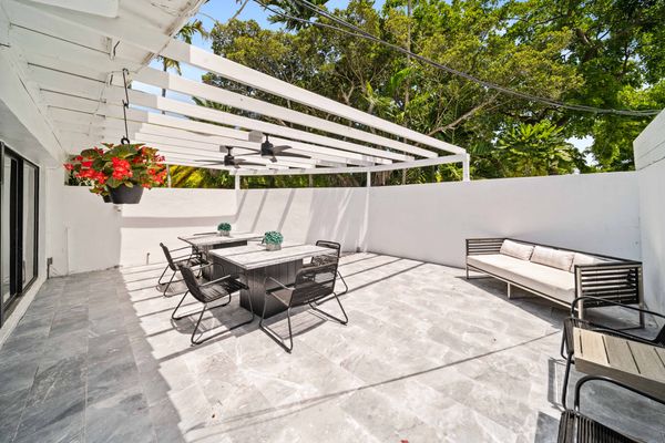 LXURE: The Marina Villa - on a private lake