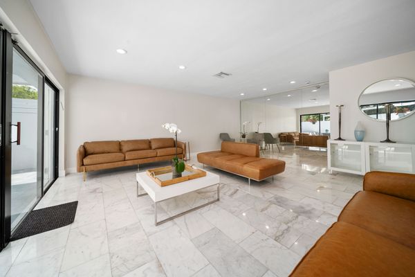 LXURE: The Marina Villa - on a private lake