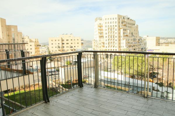 Luxurious, Spacious Tenuvah Rental in Jerusalem