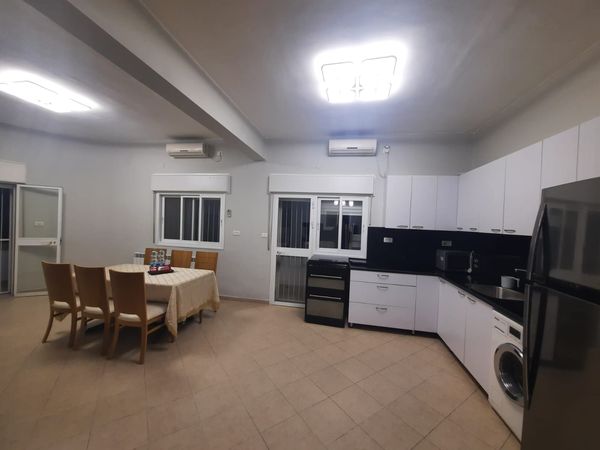 Yerushalayim short term family friendly 3 bedroom apartment