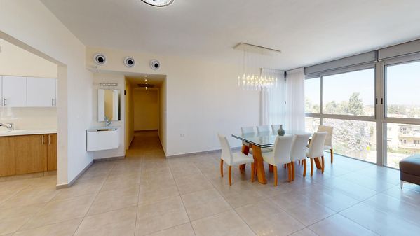 Strauss 4 bedroom luxurious spacious apartment