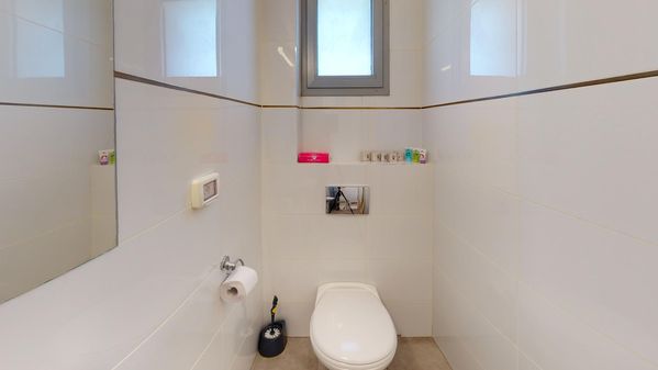 Strauss 4 bedroom luxurious spacious apartment