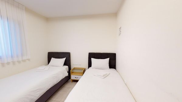 Strauss 4 bedroom luxurious spacious apartment
