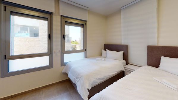 Strauss 4 bedroom luxurious spacious apartment