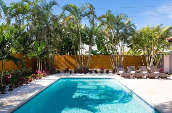 Villa Coral: 4BD/3 BA Private Heated Pool