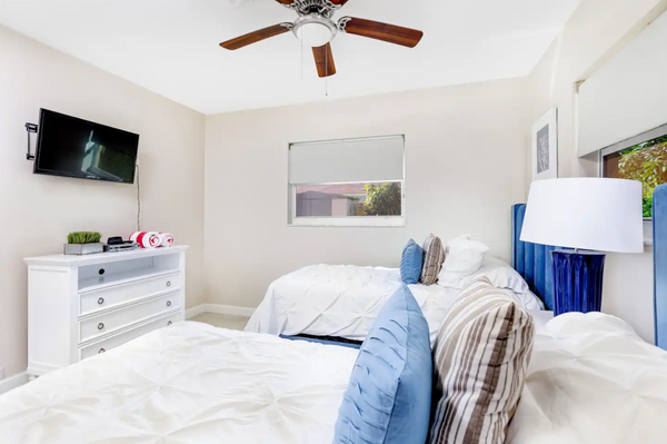 Villa Coral: 4BD/3 BA Private Heated Pool